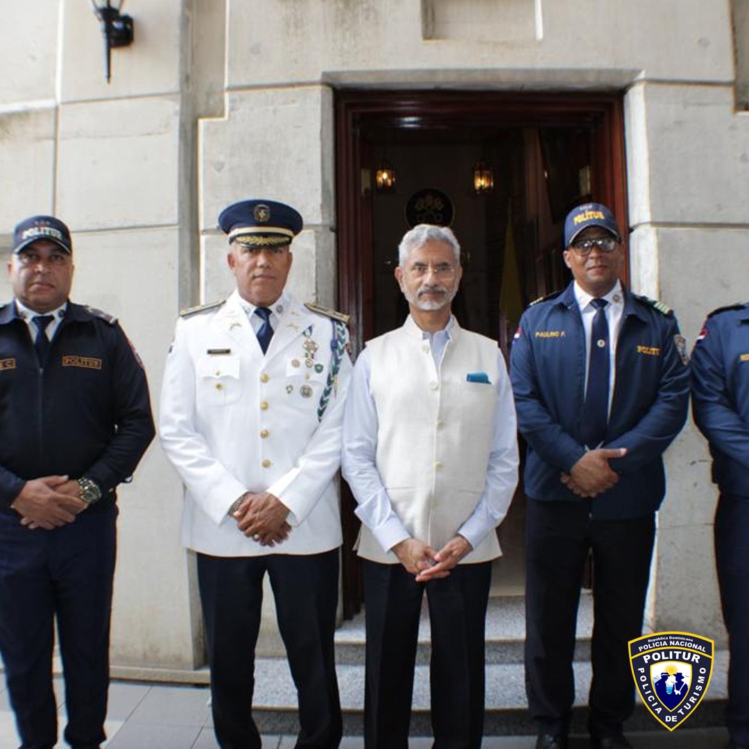 PoliturRD's tweet photo. Queda inaugurado Pabellón Permanente dedicado a la India, en las instalaciones del Faro a Colón.
En un acto presidido por el excelentísimo Dr. S. Jaishankar, Ministro de Relaciones Exteriores de la República de la India.
#PoliturRD
#RepúblicaIndia
#farocolon https://t.co/Gnp6kDLuqi