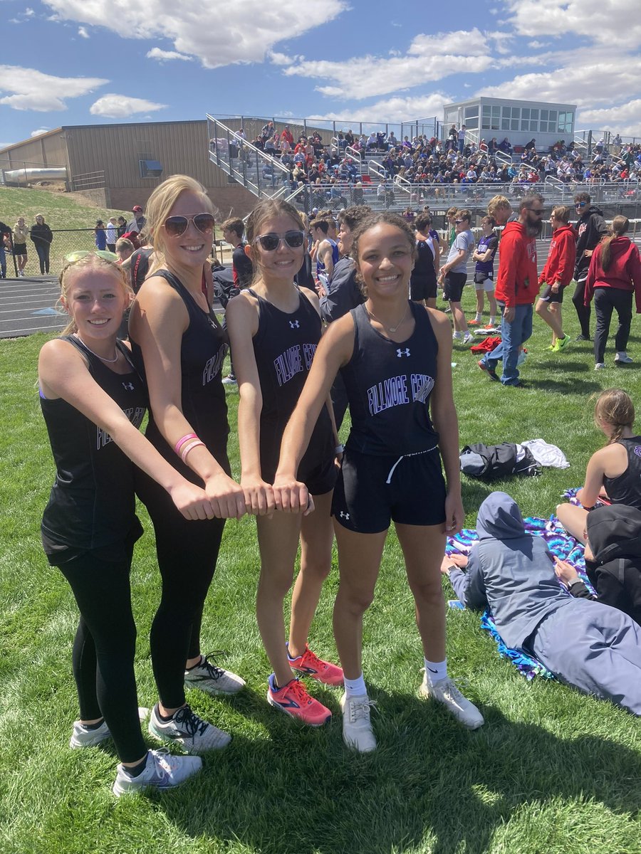 Girls 4x8 relay places 6th at conference and set a new season PR

Ellie, Reyna, Hallie, and Jae