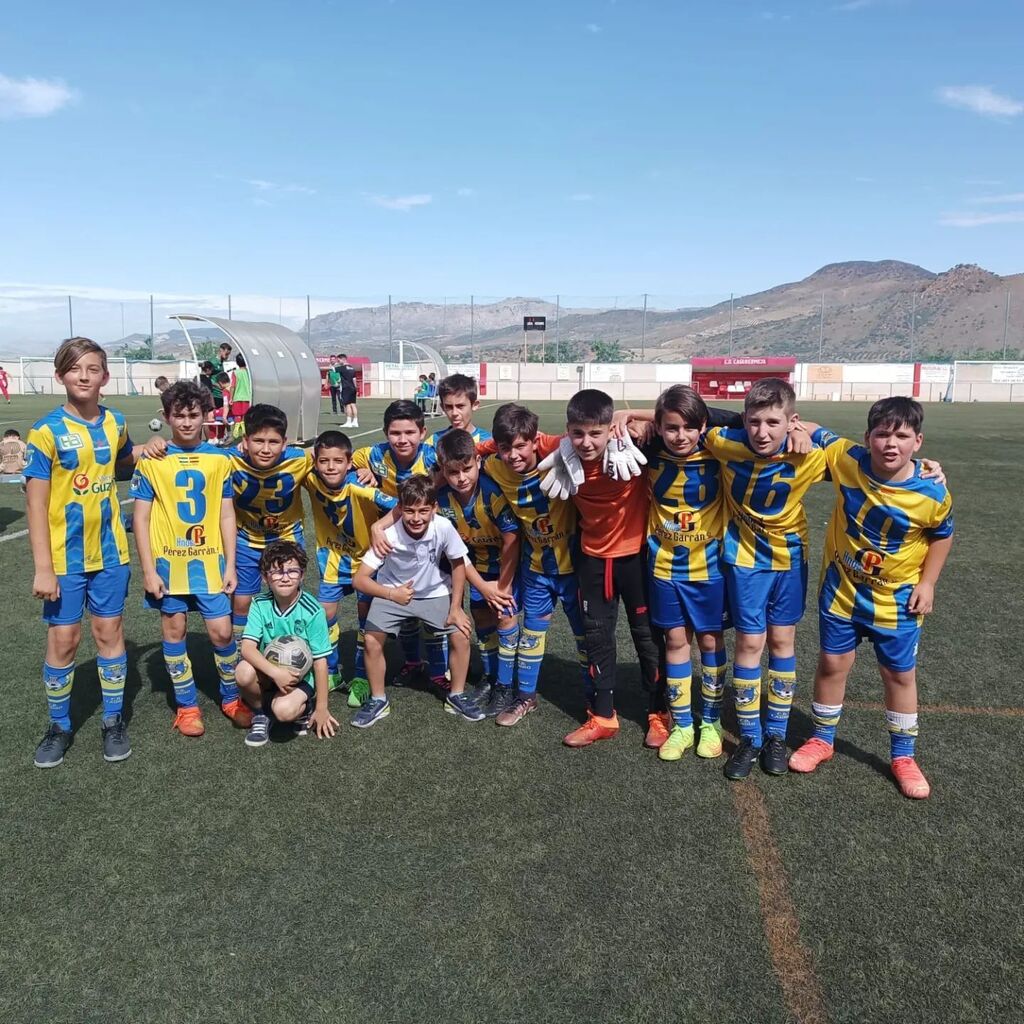 Cdlauro's tweet photo. ‼️Enhorabuena para nuestros chicos del 
5°Alevin B por la deportivilidad y  victoria conseguida está mañana domicilio ‼️

GRACIAS equipo por demostrarnos partido tras partido el compañerismo sea cual sea el resultado.

👏👏👏👏👏⚽⚽⚽💙💛💙 https://t.co/8ZahupdTFP