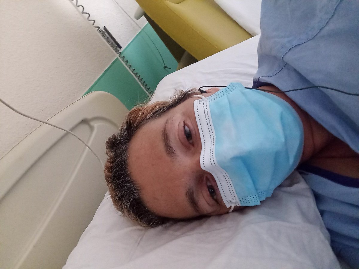 Me ha dado un ictus. La impotencia que tengo con unos inquilinos que no me pagan desde hace 9 meses puede ser una causa. 
O ver como viene la ley de vivienda y pensar en que no podré recuperar mi casa en dos años. 
Yo soy vulnerable y la víctima. 
<a href="/dariomlerga/">Darío Moreno Lerga</a> , ayúdame.