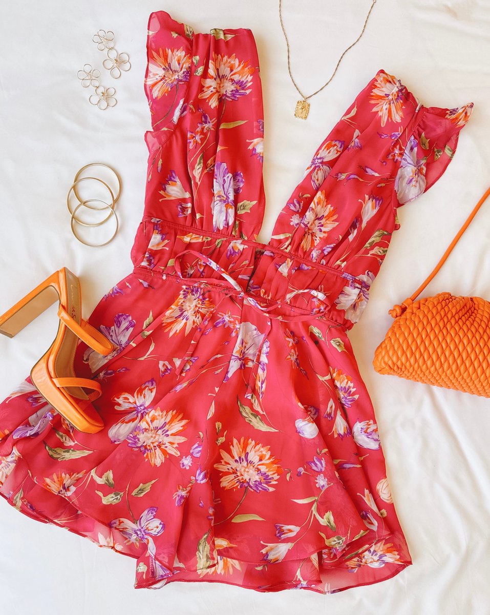 lulusdotcom's tweet image. the hottest color combo of this season: pink and orange 🍊🌺  #lovelulus #springfashion #springootd #floralromper

PRODUCTS FEATURED:
🧡 Flirty Ways Hot Pink Floral Romper
🧡 Fausee Orange Patent Platform Sandals
🧡 Elise Orange Quilted Crossbody Bag