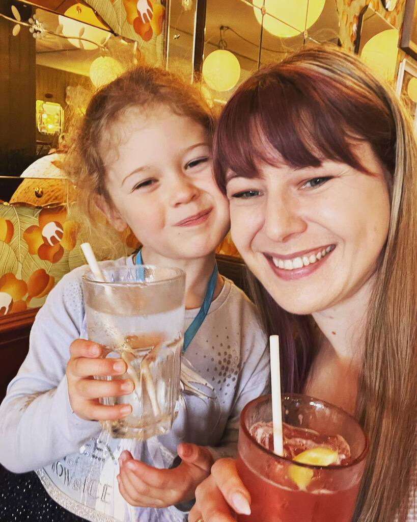 jacqui_dow5's tweet photo. Had a lovely lunch out with Robyn today while daddy was out playing with his water toys 🛶 #lunchdate #5yearsold #bestfriends https://t.co/2HNhixOxrj https://t.co/zNIne8GReo