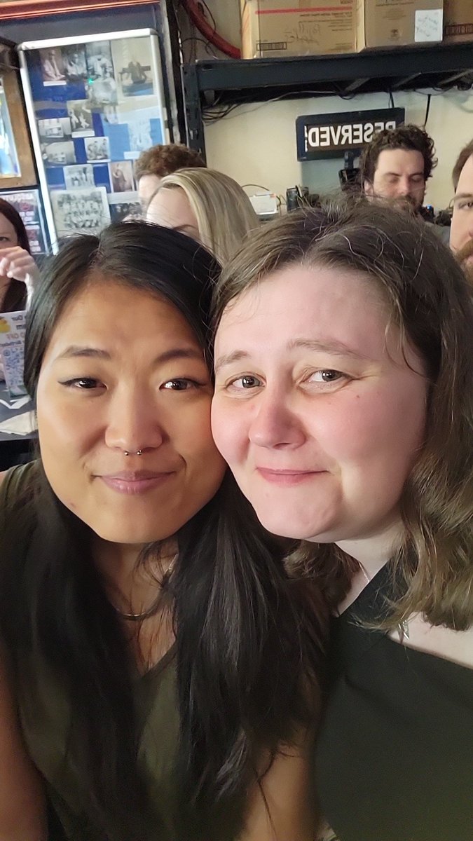 exclamate_'s tweet image. On no started  crying at the drag brunch because I'm so happy to be queer @airrum