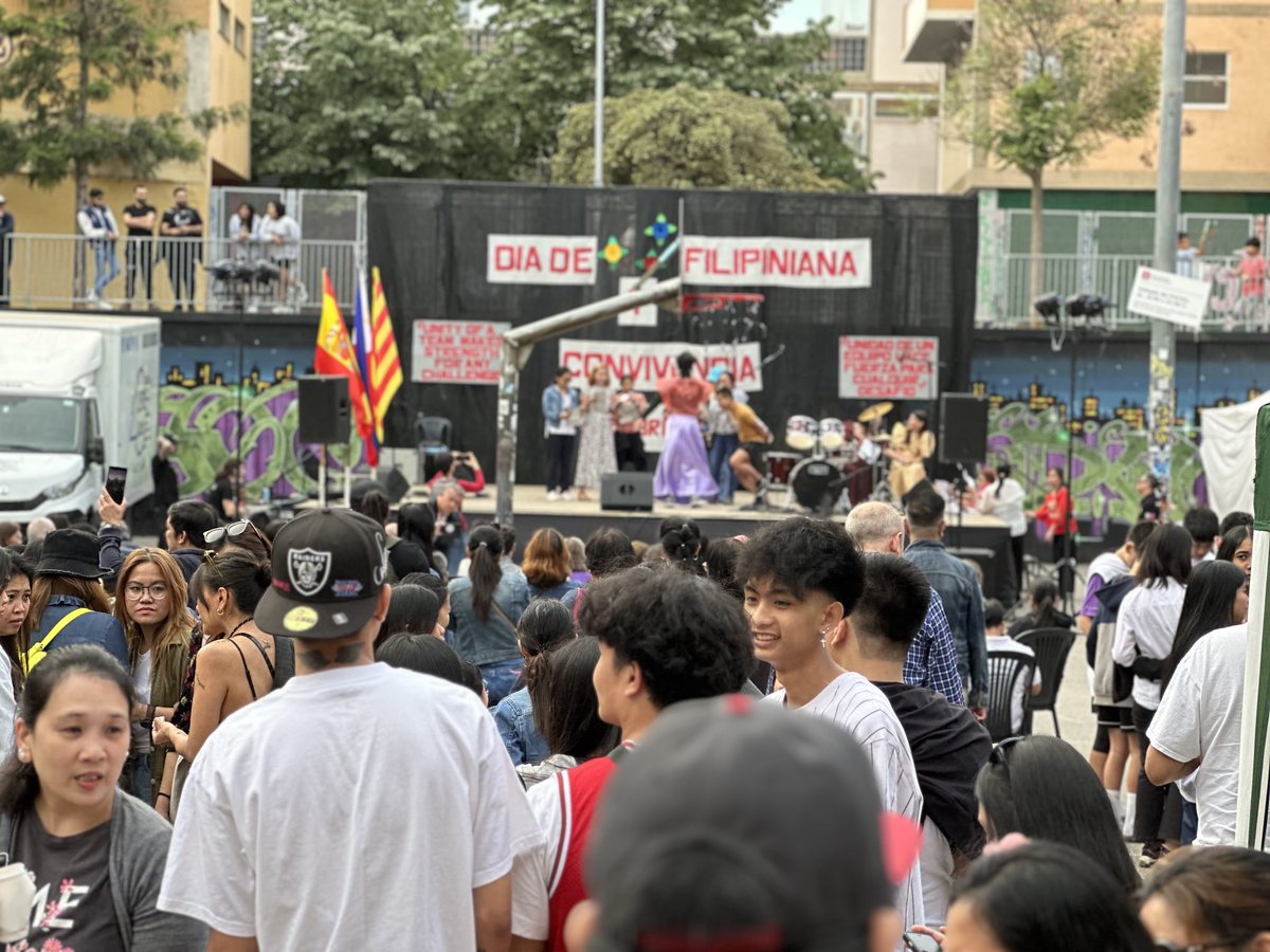 trafi68's tweet photo. Un año mas celebrando Dia de Filipiniana en Ciutat Vella. Muchas felicidades #kalipi una entidad del Raval por organizar un fiesta tan colorido, ha sido un gran ejemplar de la integración. Gracias por la invitación. https://t.co/VZO3kdEoY1