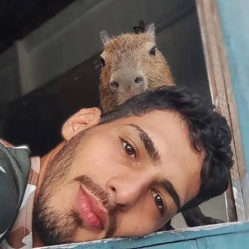 choquei's tweet photo. 🚨ATENÇÃO: Deputada Estadual do Amazonas, Joana Darc, fez uma live em seu perfil no Instagram e mostrou a situação precária em que a capivara Filó se encontrava após ser entregue para o IBAMA. https://t.co/PJVUW5G04n