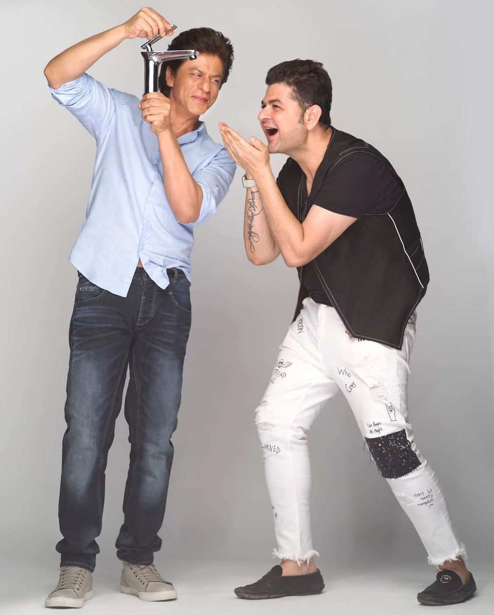 #btswithdabboo With Baazigar #ShahRukhKhan @iamsrk 💎🫶🏻🤗 #DabbooRatnani 
📸 #ManishaDRatnani 
#dabbooratnani  #dabbooratnaniphotography
instagram.com/p/CroEFOytR97/…