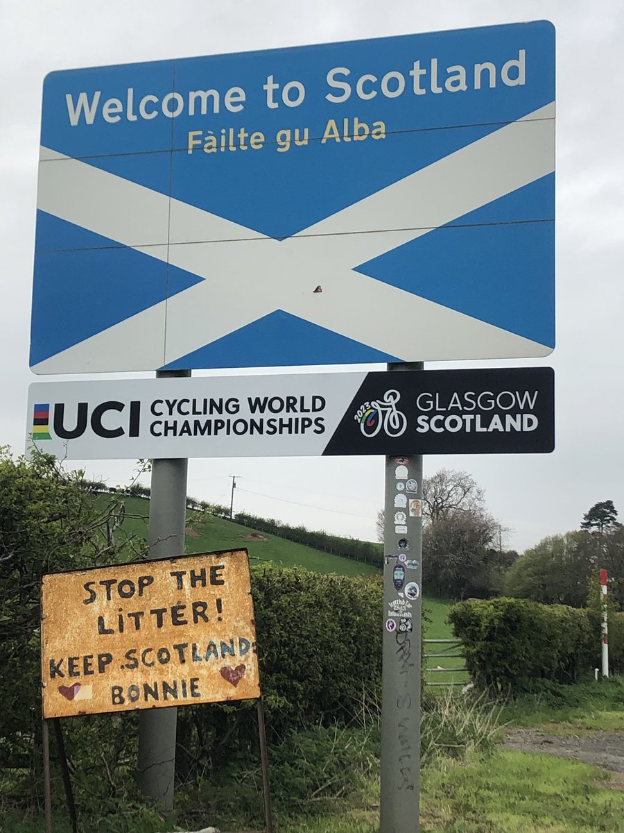 Sunniethehoob's tweet photo. Back over the border, a @WeAreCyclingUK #britishcyclequest in the Carradice @carradicebags plus our new chum Esk https://t.co/HOoq0beVUO