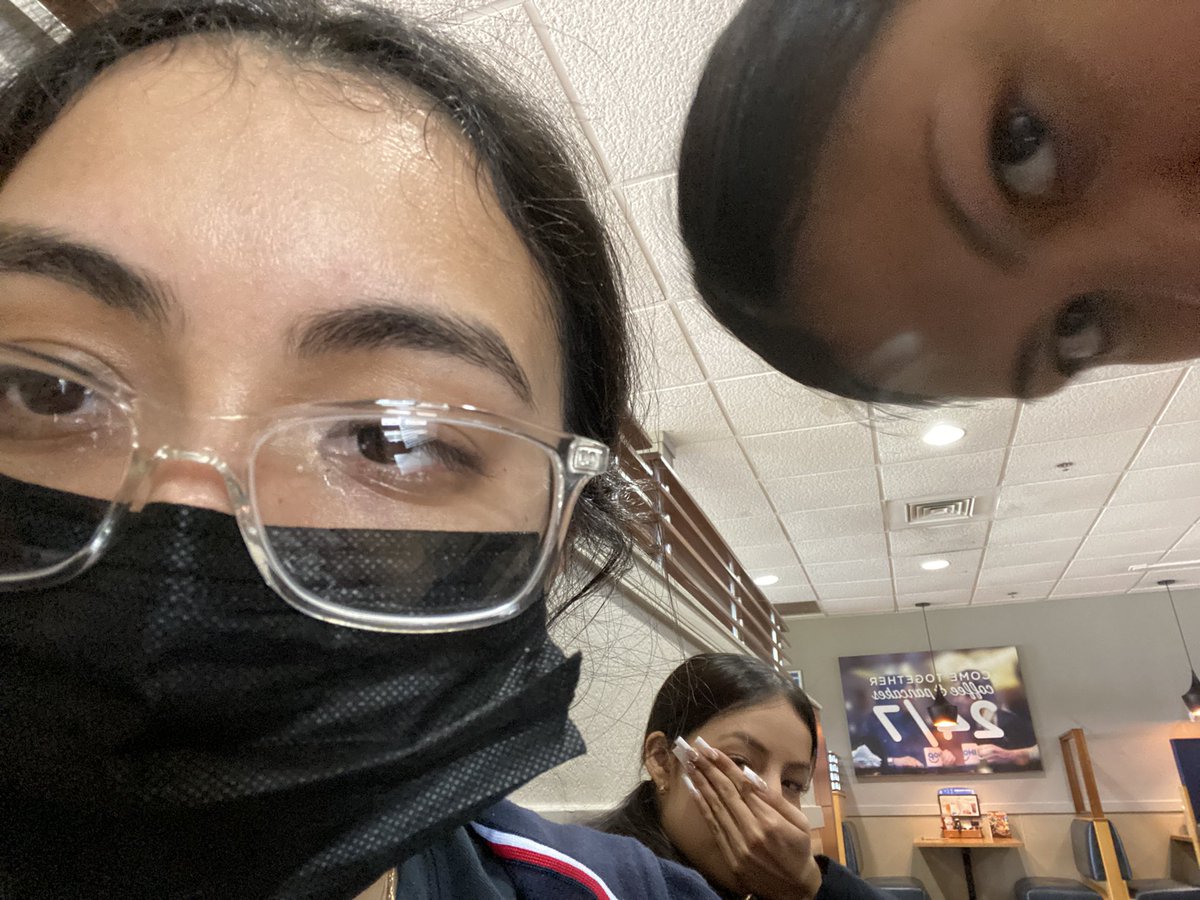 claycohoejaniss's tweet image. manager just said we look like shit.. #prom #lastnightwasamovie #onlyliveonce #stillslaying