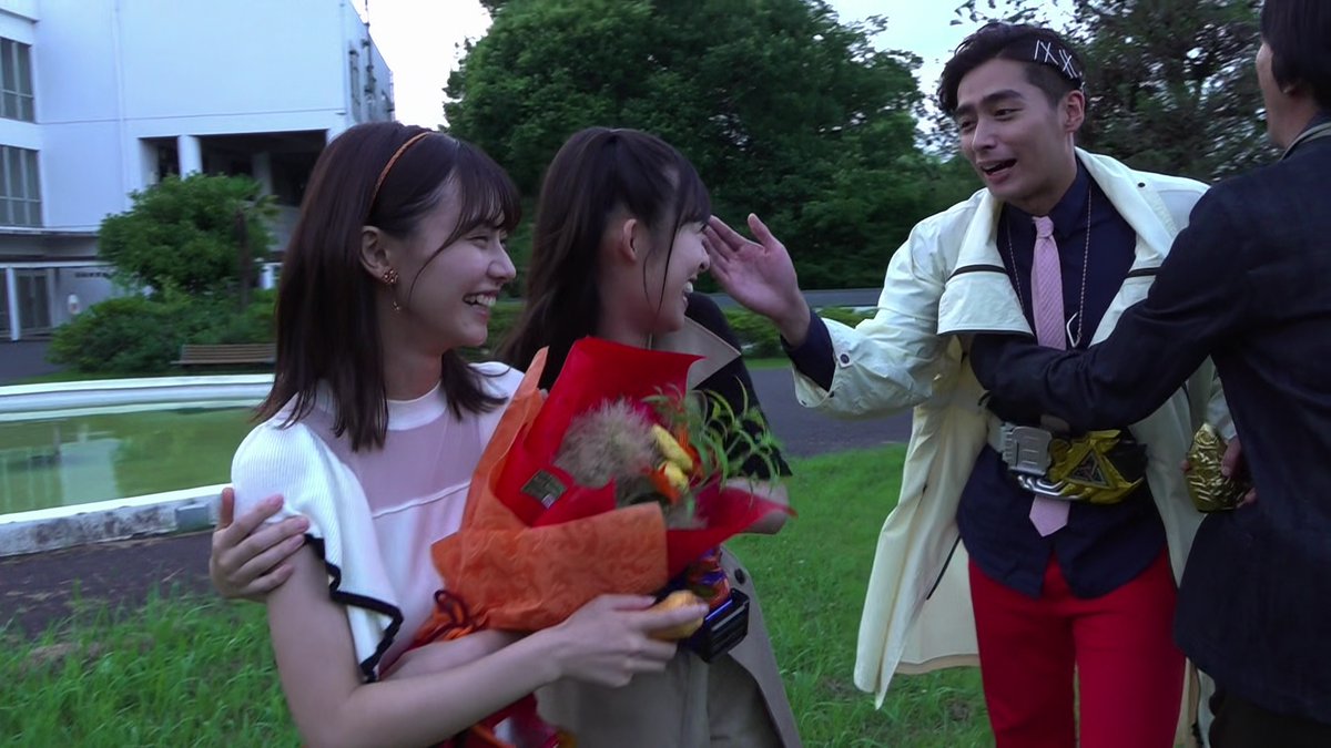 tokugirlarchive's tweet image. revice finale behind the scenes☂️💐
#kamenrider #revice