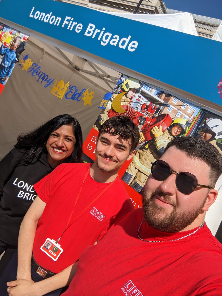 divyaredpatel's tweet photo. #eidinthesquare #EidMubarak @AsianFSA @MayorofLondon @LondonFire beautiful weather and great community vibes https://t.co/YmUfUwmzsC