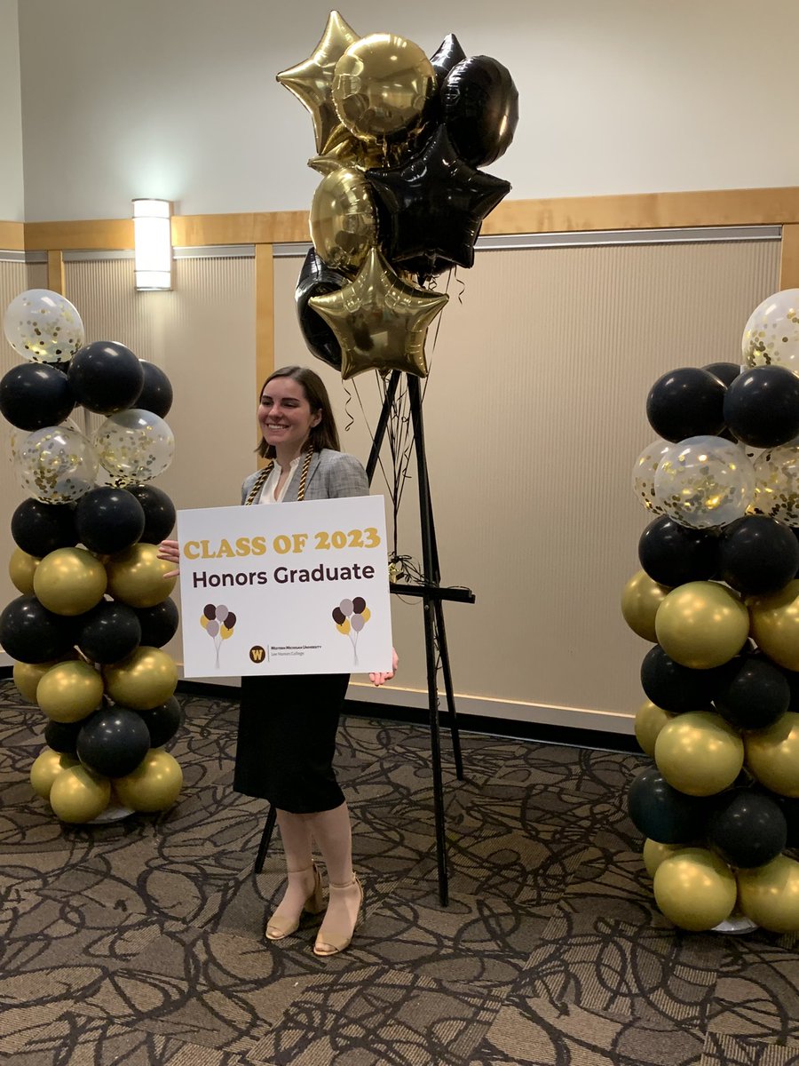 LeeHonorsCol's tweet photo. We had a wonderful time celebrating the LARGEST EVER @LeeHonorsCol graduating class at our cording ceremony. πCongratulations to all of our #HonorsBroncos and thank you to the friends and families who joined us. π΄π #WMUGrad @WesternMichU https://t.co/t6HyZDzi5K