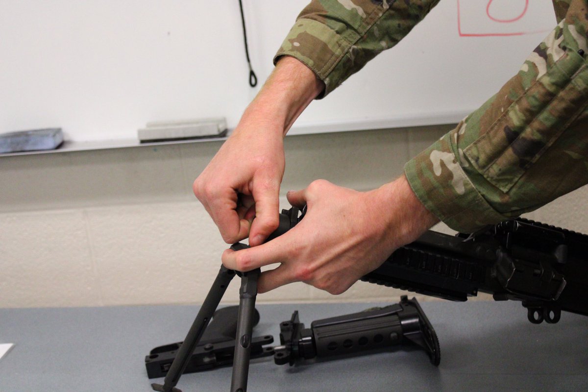 Our last regular lab: weapon systems &amp; radios. It was a great hands-on learning day! #EagleStrong 🦅