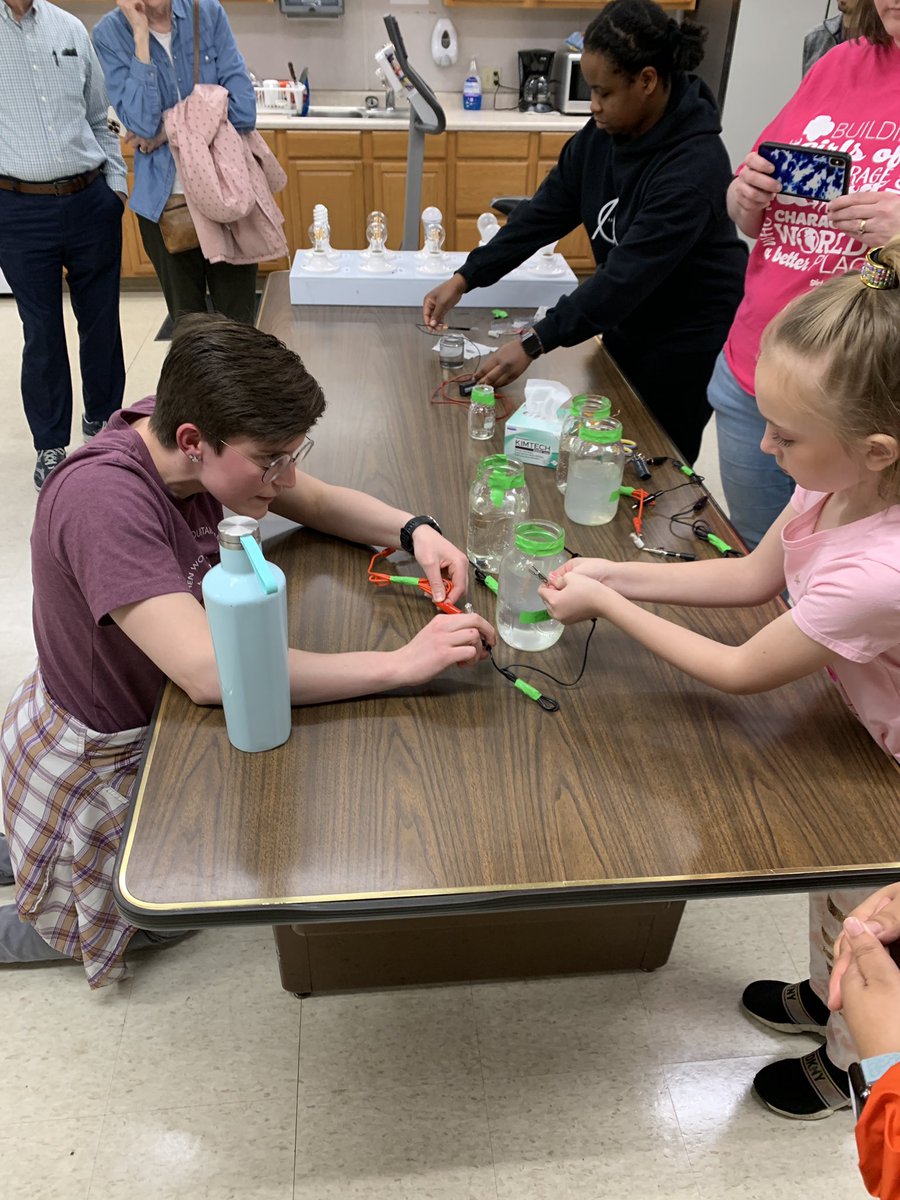 AStillwellPhD's tweet photo. We had the best morning with Girl Scouts at Abbott Power Plant for the Girl Power event! 🏭🔌🔋

Huge shout out to grad students from @CEEatIllinois, @ECEILLINOIS, @ChemistryUIUC, and @ChBEIllinois for hosting hands-on demos. https://t.co/OexeC5dXD9
