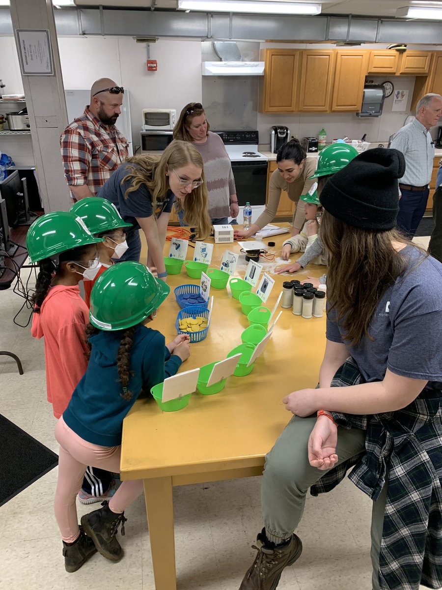 AStillwellPhD's tweet photo. We had the best morning with Girl Scouts at Abbott Power Plant for the Girl Power event! 🏭🔌🔋

Huge shout out to grad students from @CEEatIllinois, @ECEILLINOIS, @ChemistryUIUC, and @ChBEIllinois for hosting hands-on demos. https://t.co/OexeC5dXD9