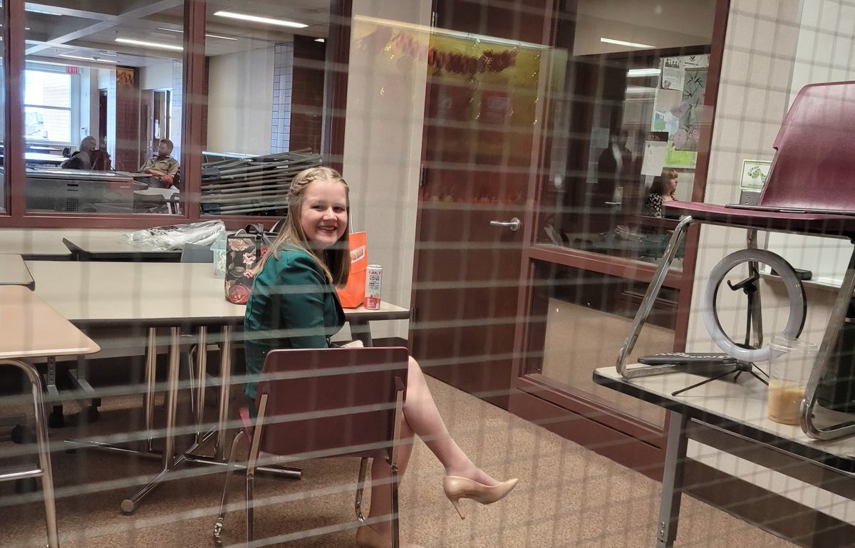 We still got one going! 

Elise Halvorson has broken to the top 60 in the Last Chance tournament to get to Nationals!

Go rock it 🤘🏼