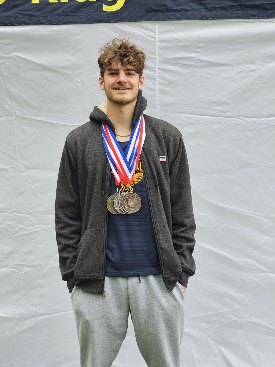 Dennielle Baustert tweet media