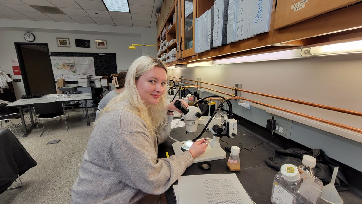 JeanetteCollet1's tweet photo. Ending the conference with some Microscope work #StanMack @CommackSchools #CommackScienceReserach @LvilleSchool https://t.co/uFfdGf4K8G