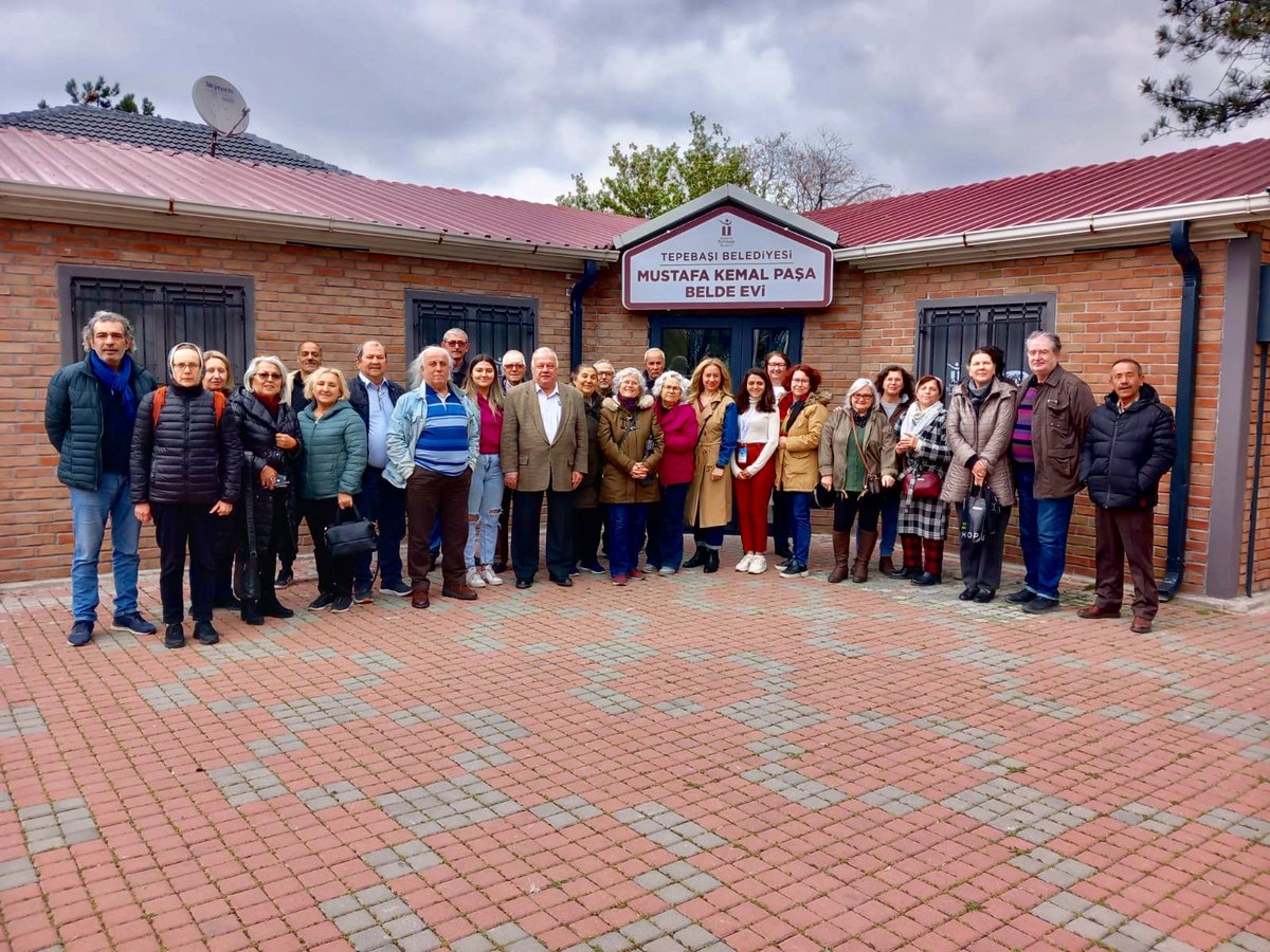 yenipartitpbasi's tweet photo. Merkez Yeni, Işıklar ve Şeker Mahalleleri sandık asil ve yedek görevlileri CB ve 28. Dönem MV Seçimi Sandık Güvenliği Eğitimlerimizi  bir kez daha gerçekleştirdik..Parti eğitmenlerimize ve katılan herkese teşekkür ederiz..

#SanaSöz
@kilicdarogluk 
@PartiOkuluCHP 
🌺🍀🌸☘️ https://t.co/HXM0PGFCWz