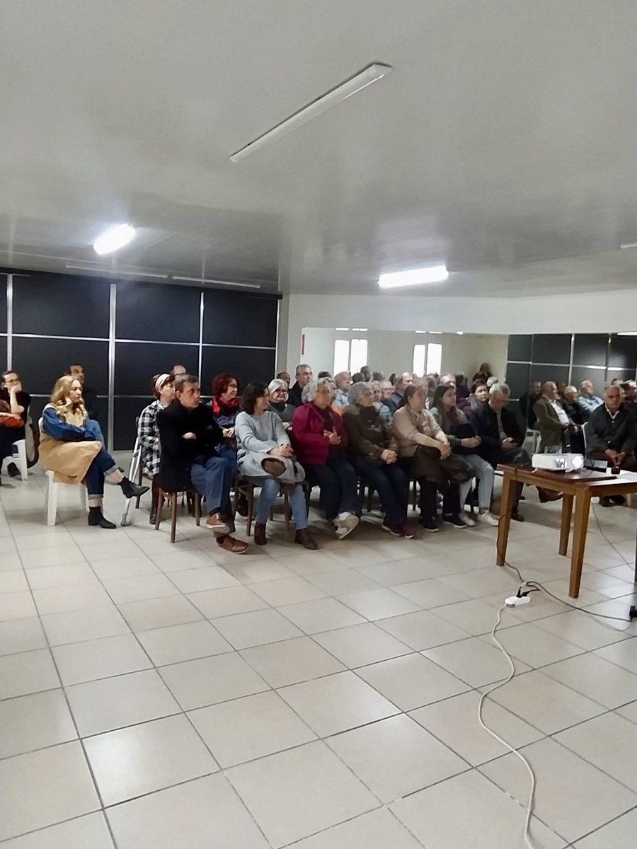yenipartitpbasi's tweet photo. Merkez Yeni, Işıklar ve Şeker Mahalleleri sandık asil ve yedek görevlileri CB ve 28. Dönem MV Seçimi Sandık Güvenliği Eğitimlerimizi  bir kez daha gerçekleştirdik..Parti eğitmenlerimize ve katılan herkese teşekkür ederiz..

#SanaSöz
@kilicdarogluk 
@PartiOkuluCHP 
🌺🍀🌸☘️ https://t.co/HXM0PGFCWz