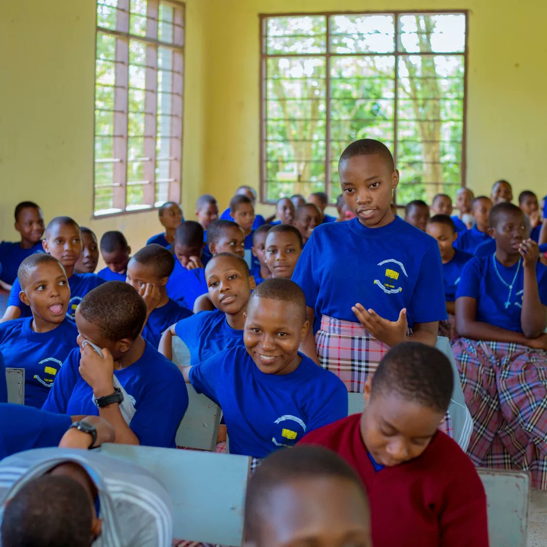 PolycarpFaith1's tweet photo. Mapema Leo tulizungumza na wasichana wa shule ya Heri sekondari Jijini Dar es salaam juu ya ugonjwa wa saratani ya Mlango wakizazi, elimu inayoratibiwa na the GOODWILL FOUNDATION.
#Patachanjo, #Chunguzaafya, tokomeza saratani ya malango wa kizazi 
@ummymwalimu @elimuyaafya https://t.co/Zefk5iHEx8