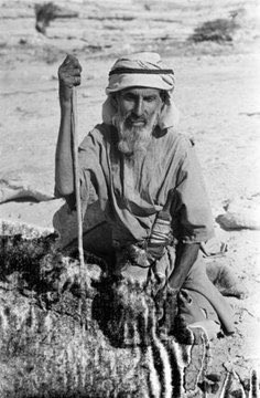 (حووبل )
يوضع او يعصب على الرأس وهو عقال مهري  قديم ونادر جدا  في وقتنا الحالي يستخدم هذا النوع من العقال 

#حوبل
#العرب