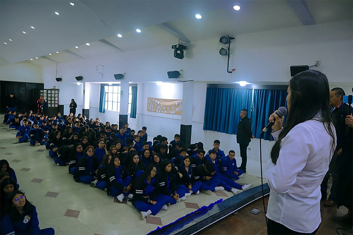 enfoque_soacha's tweet photo. Muchas gracias al Colegio Bolívar de #Soacha, a sus directivas y docentes por la invitación al lanzamiento de la emisora escolar 🎙️"Conéctate Bolívar". Compartimos junto con otros invitados, las experiencias y vivencias desde la comunicación.
#Comunicación #EmisoraEscolar https://t.co/Y6q32ZzloG