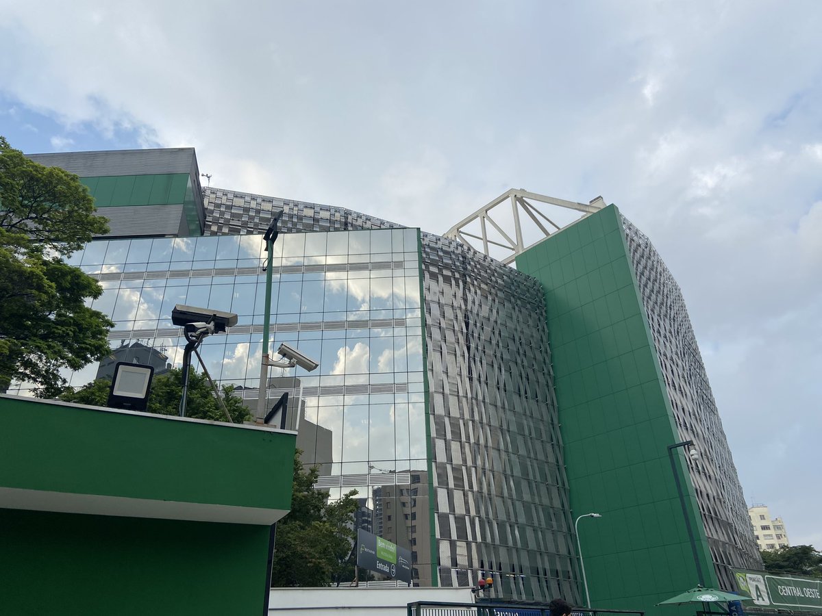 anacanhedo's tweet photo. É dia de Dérbi, amigos! Já aqui no Allianz Parque para acompanhar Palmeiras x Corinthians, pelo Brasileirão! Timão terá Danilo como técnico interino, dias após a saída de Cuca! #trderbi https://t.co/5xFNWUsycS