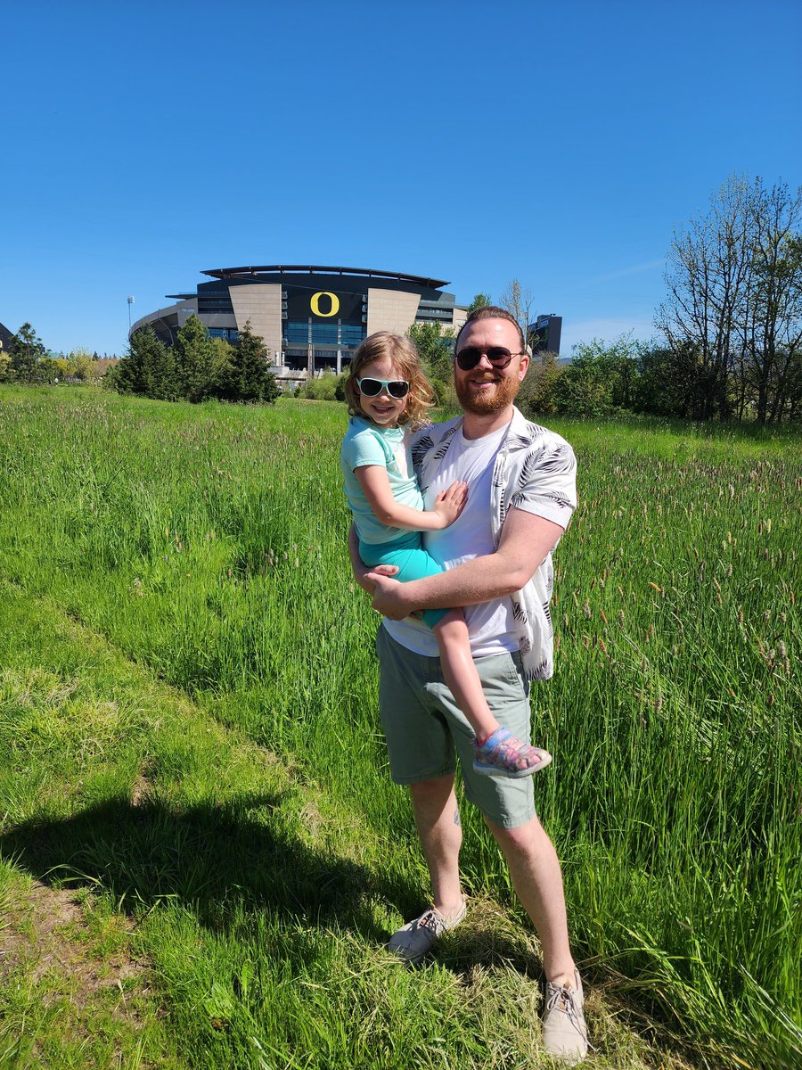 NahmenPlays's tweet photo. This is the cherry on top of the amazing sundae this week has been. My daughter's first time at Autzen for the #OregonSpringGame https://t.co/PErTqAOiha