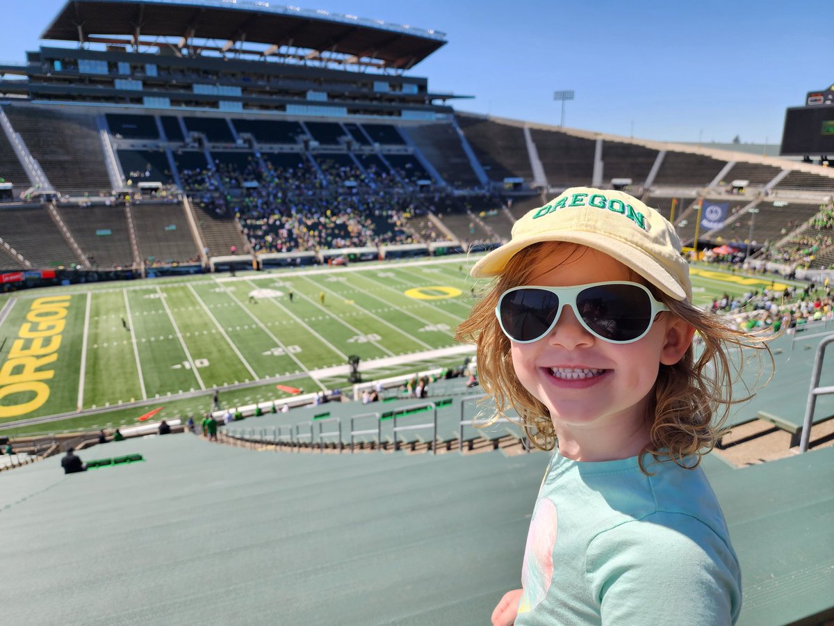 NahmenPlays's tweet photo. This is the cherry on top of the amazing sundae this week has been. My daughter's first time at Autzen for the #OregonSpringGame https://t.co/PErTqAOiha