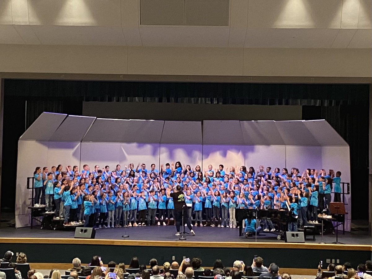 Enjoyed seeing our talented ⁦@TISDDPES⁩ students join others in the ⁦@TomballISD⁩ Honor Choir as they performed for today’s Fine Arts Festival! Great job preparing them Mrs. Lawson, Ms. Lambright, and all the other choir directors in our amazing district! 👏🏻