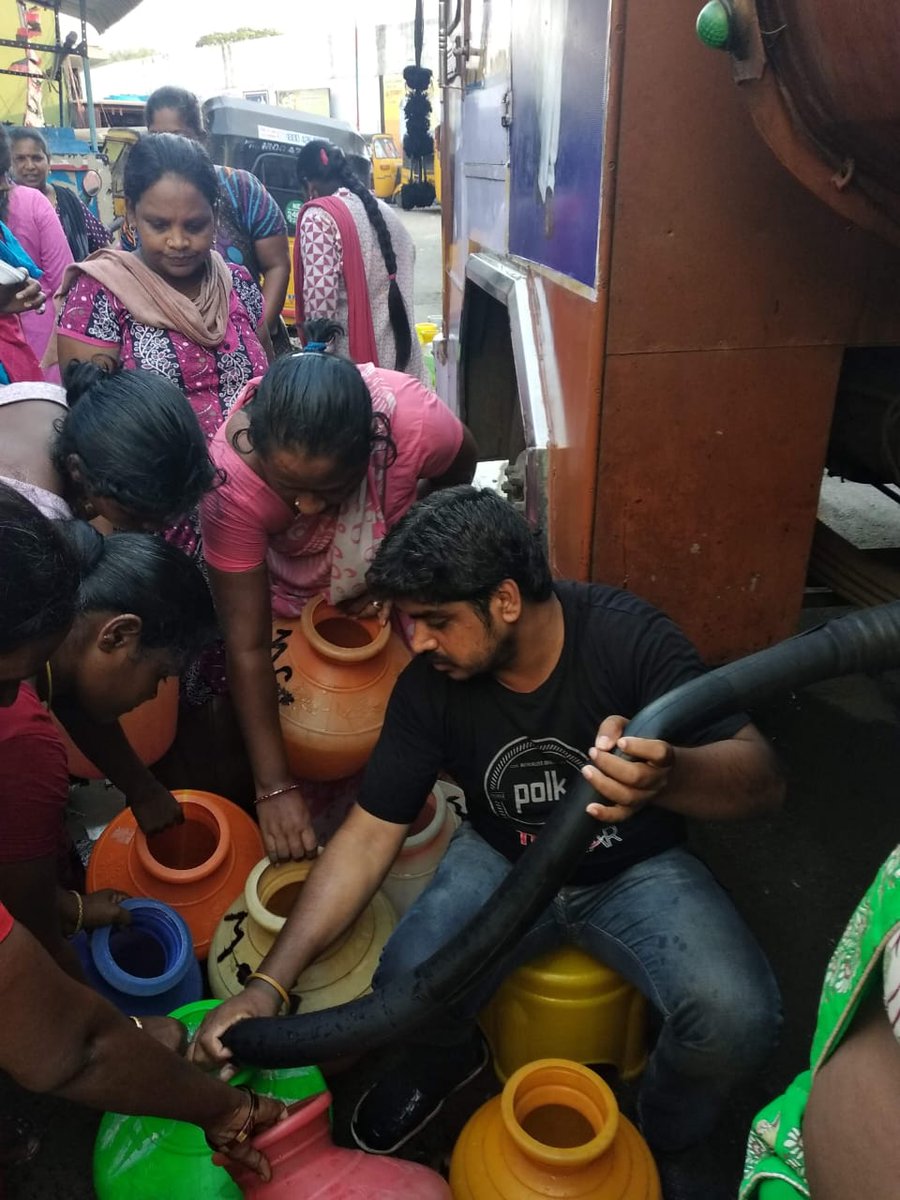 subash0702's tweet photo. ரஜினி மக்கள் மன்றத்தின் வடசென்னை மாவட்டஇளைஞர் அணி துணைச் செயலாளரும் தலைவரின் அதிதீவிர ரசிகரான திரு.பாலாஜி  துறைமுகம் பகுதி எதிர்பாராத விதத்தில் சாலை விபத்தில் உயிர் பிரிந்தது அண்ணாருடைய ஆன்மா சாந்தியடைய வடசென்னை இளைஞர் அணி சார்பாக எங்களது ஆழ்ந்த இரங்கலை   தெரிவித்துக் கொள்கிறோம் https://t.co/z0uiaRMqb5