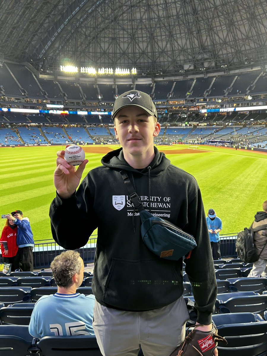 It’s always sunny in the <a href="/RogersCentre/">Rogers Centre</a> <a href="/rhettski_17/">rhett</a> snagged a ball during BP this afternoon <a href="/BlueJays/">Toronto Blue Jays</a> #nextlevel