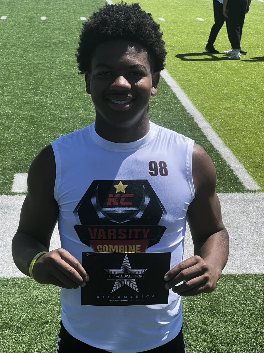 Amaree4Bohannon's tweet image. I want to thank @Varsitycombine1 For Giving me The Opportunity To Showcase my talents in front of many Coaches  I enjoyed the competition !! Also Thanks @6starfootballMO For the (Inv-Only) Invite ‼️ Back To work ⏳⌛️!!!
#Year2Loading .. @JPRockMO @PrepRedzoneKS @PIAthletes