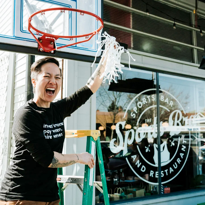 FOS's tweet photo. Jenny Nguyen used her life savings — about $27,000 — to open a sports bar dedicated to women’s sports.

Earlier this month, ‘The Sports Bra’ celebrated its one-year anniversary.

Per @CNBC, the bar brought in $944,000 in revenue in the first eight months it was open in 2022. https://t.co/ObZdIw7IhG