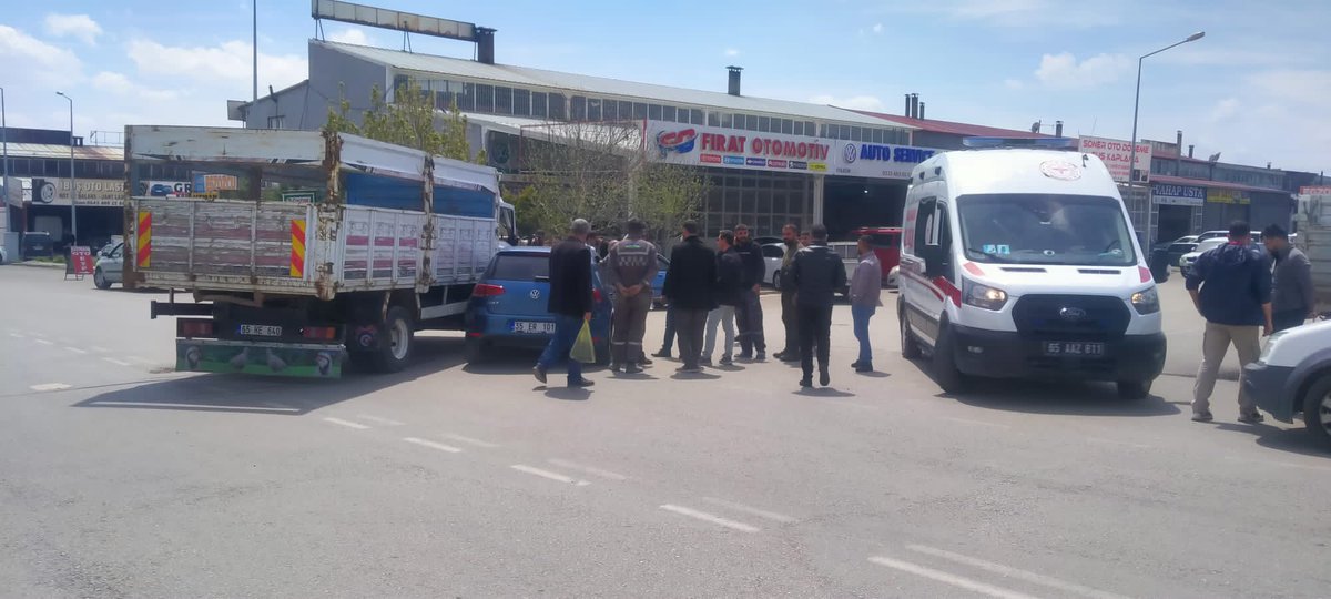 turanilli's tweet photo. @NecdetTakva başkanım binden fazla esnafın  aracı ve tahmini günlük araç girişi 10 binin üzerinde ve her gün bloklar arasında trafik kazaları oluyor bir kaç kere itiraz ettik müracaat ettik yollara çözüm bulsunlar diyede maalesef çözüm yok siz bu konuya bi el atsarsanız çözülür https://t.co/xjdpTdNngA