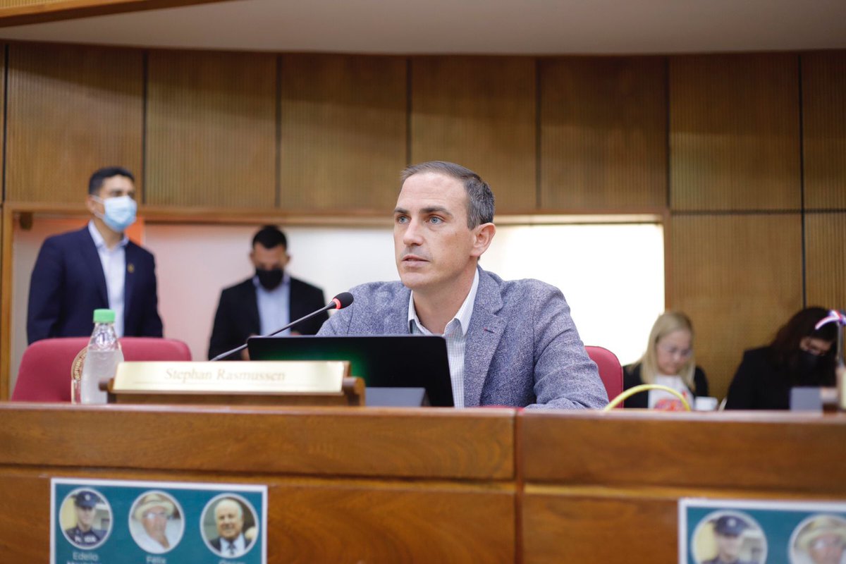 Hay un Senador que, a mi parecer, cumplió cabalmente con su rol en el Poder Legislativo. De nombre y apellido poco común, difícil de escribir y quizás de pronunciar. Distante de los flashes pero presente en los principales temas de interés nacional, me refiero a este gran amigo,