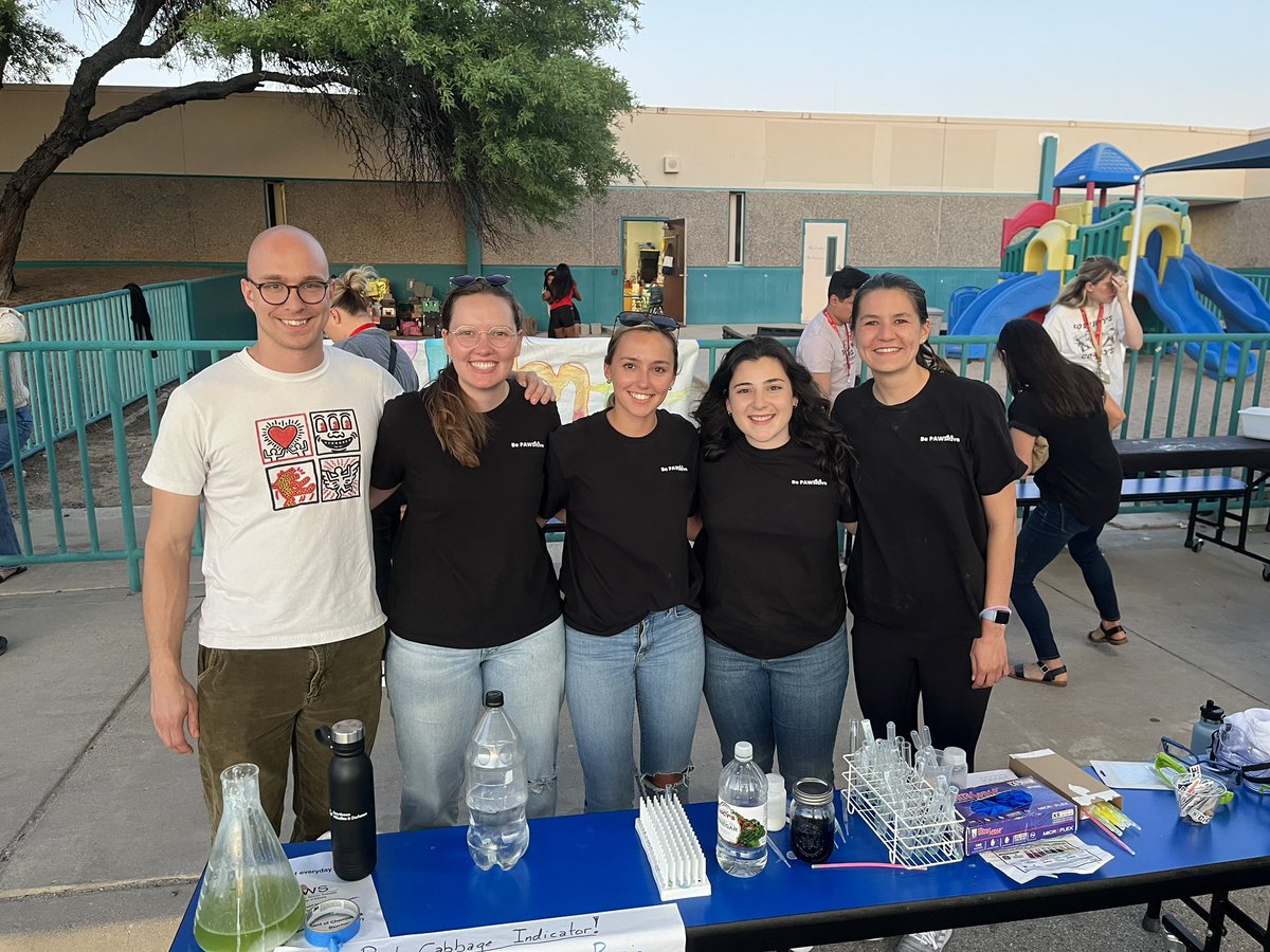 SpencerYeager's tweet photo. Had fun volunteering at the Esperanza Elementary School’s Math &amp; Science Night yesterday with @Biochem_Chem @UA_PAWS 😊 We demonstrated how cabbage juice can be used as a pH indicator. Just pretend I’m wearing the right shirt… https://t.co/PUp37L2ck8