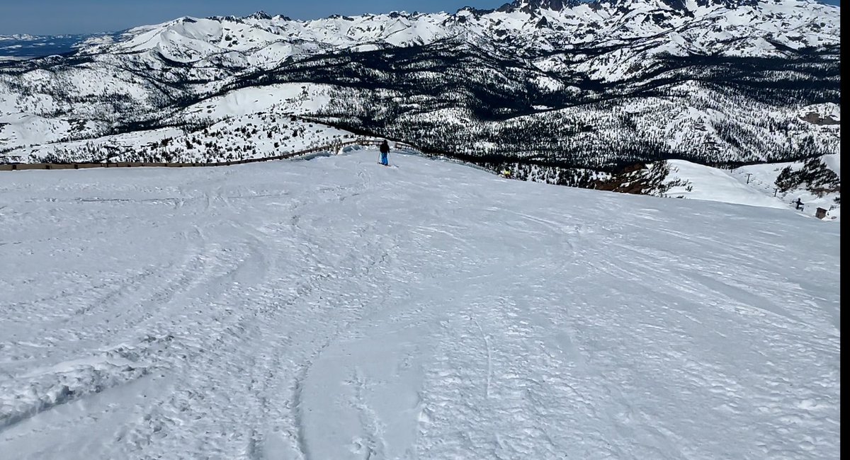 PETESKI_skiing's tweet photo. #Skiing with Pete #video from the top of Chair 23 at #MammothMountain on a sunny last #Friday in #April. #SpringSkiing #IkonPass
https://t.co/NHE3wci3dy https://t.co/QmTN2lCdvY