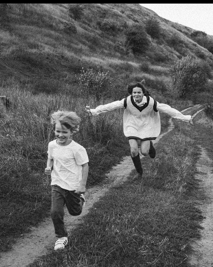 ┏━━━━━━━━━━━━┓
             𝕷𝖎𝖙𝖙𝖑𝖊 𝕸𝖊𝖒𝖔𝖗𝖎𝖊𝖘
                    ᴹᵒⁿᵒ ʳᵒˡ
┗━━━━━━━━━━━━┛