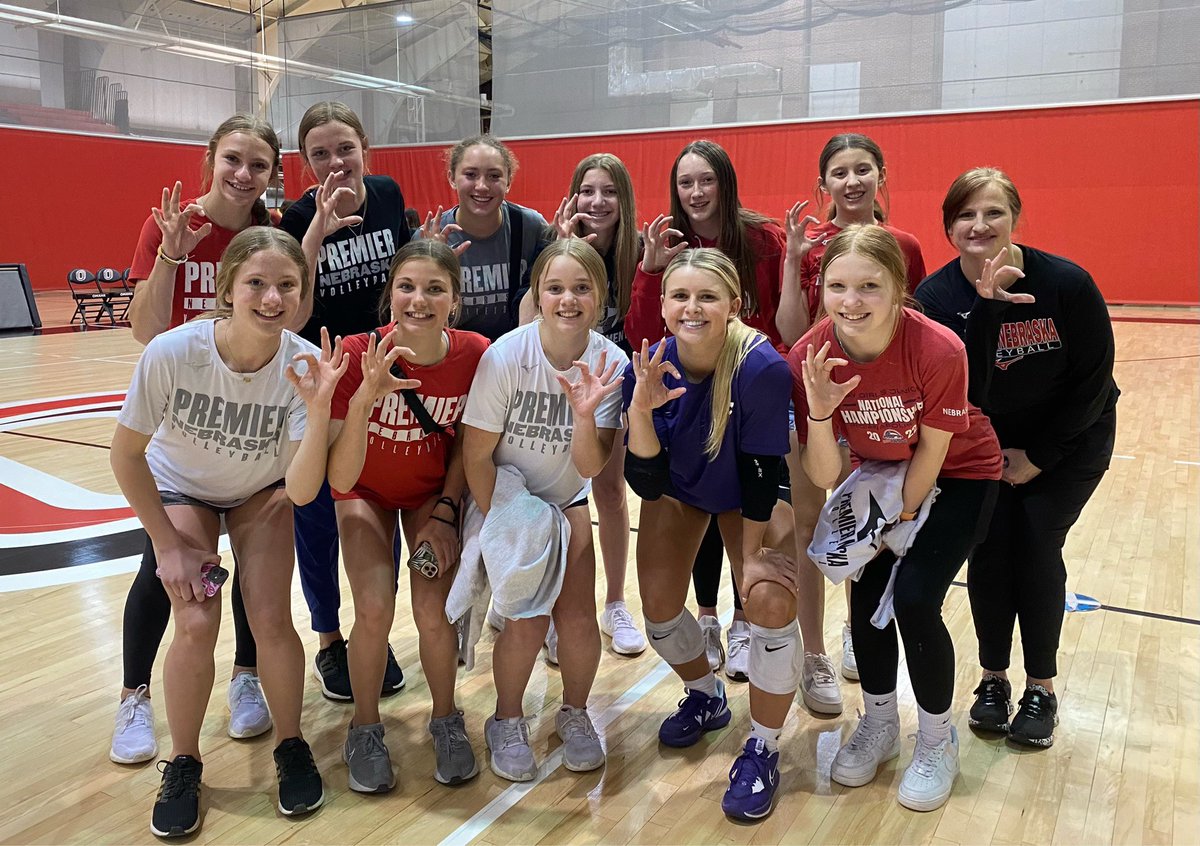 13GoldPremierVB's tweet photo. Fun day getting to watch Mak’s sister @molly_ramsey5 and some  @Premier_VB coaches and alumns in the @KStateVB vs @OmahaVB spring scrimmage! #gopremiervb #premierfamily https://t.co/wZKaLPt9v0