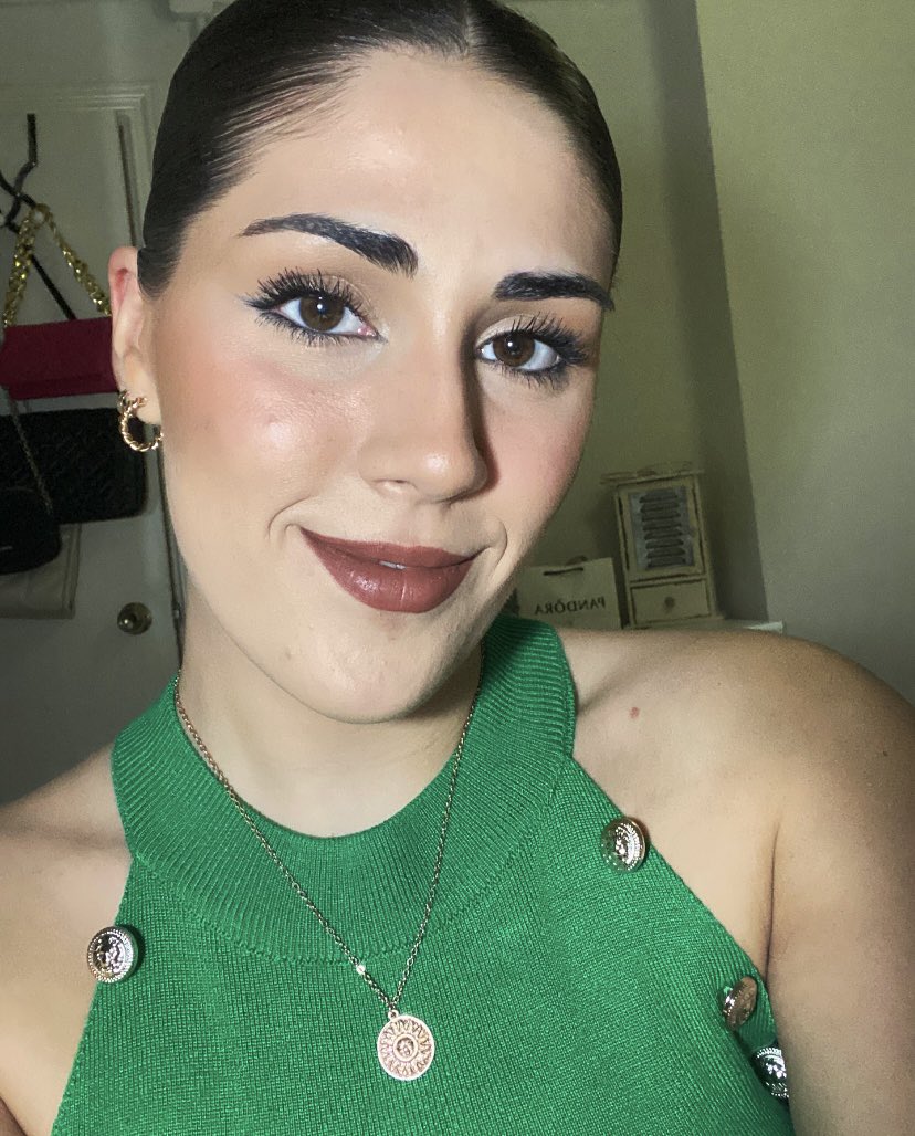 Danielaaarb19's tweet photo. Creo que el verde me sienta tan bieen 🫣✨💚 https://t.co/DdOaVDA3te