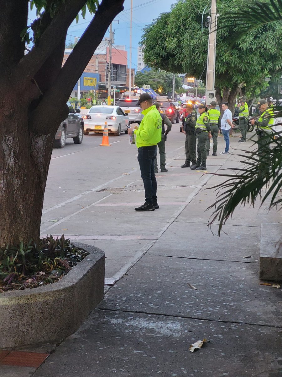 AsobaresCesar's tweet photo. Reconocimiento especial a @AlcaldiaVpar @SecGobiernoVup @PoliciaDeCesar por la rápida reacción y retoma de control de la seguridad en la ciudad en pro de garantizar a propios y visitantes poder disfrutar del #festivalvallenato , esperamos continuidad. https://t.co/PTQtv8OWmy