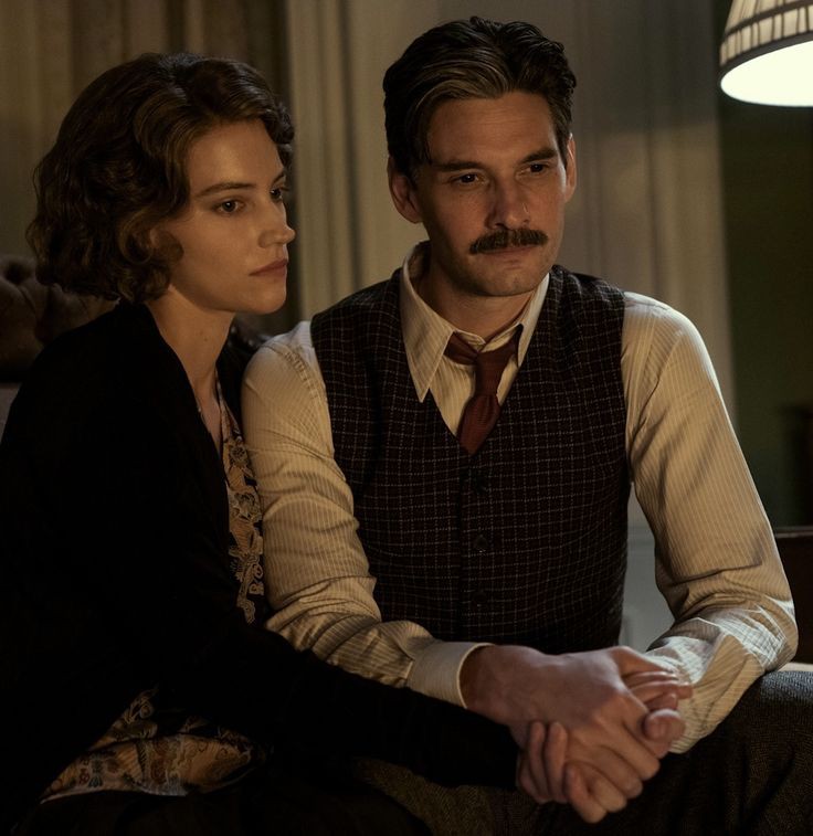 khan__amina's tweet photo. 6. #CabinetsOfCuriosities
"Now It's Time...To See What Awaits Us All In The Darkness"
“In the end, perfection is just a concept - an impossibility we use to torture ourselves and that contradicts nature.”
#BenBarnes #RuperGrint #KateMicucci #TimBlake https://t.co/bEa9crq7HL