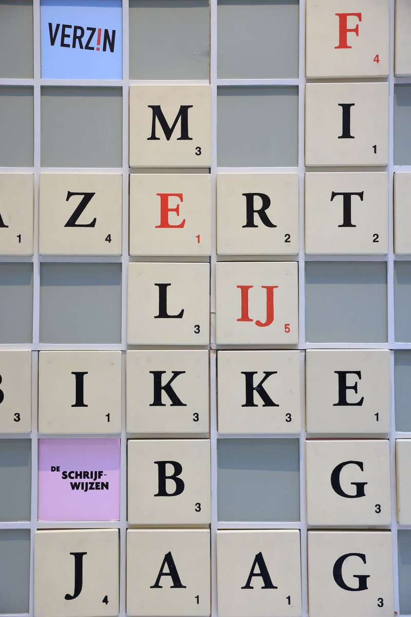 svengatz's tweet photo. De tweejaarlijkse schrijfdag van Creatief Schrijven, dat in het Vlaams Parlement z’n 20ste verjaardag vierde, was een enorm succes, want helemaal uitverkocht. Het was een feest om onder beroemde schrijvers, amateur-schrijvers en aspirant-schrijvers te zijn. #Betalky https://t.co/ljbRUAQHey