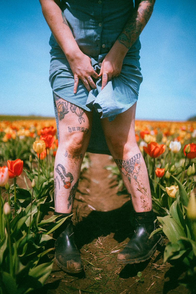 wondrashoots's tweet photo. My books are open for June! ☀️ 
Let’s shoot outside. 📷 

In frame is @delphinedanger https://t.co/NGTkMypSuQ