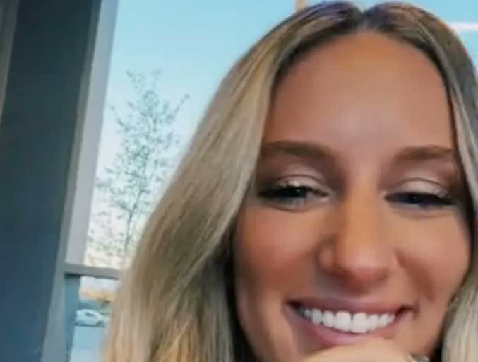 barstoolsports's tweet image. UPDATE: The Wrigley Field Bleachers Phone Pass Guy Got His Date And...He's One Of Us barstoolsports.com/blog/3465320/u…