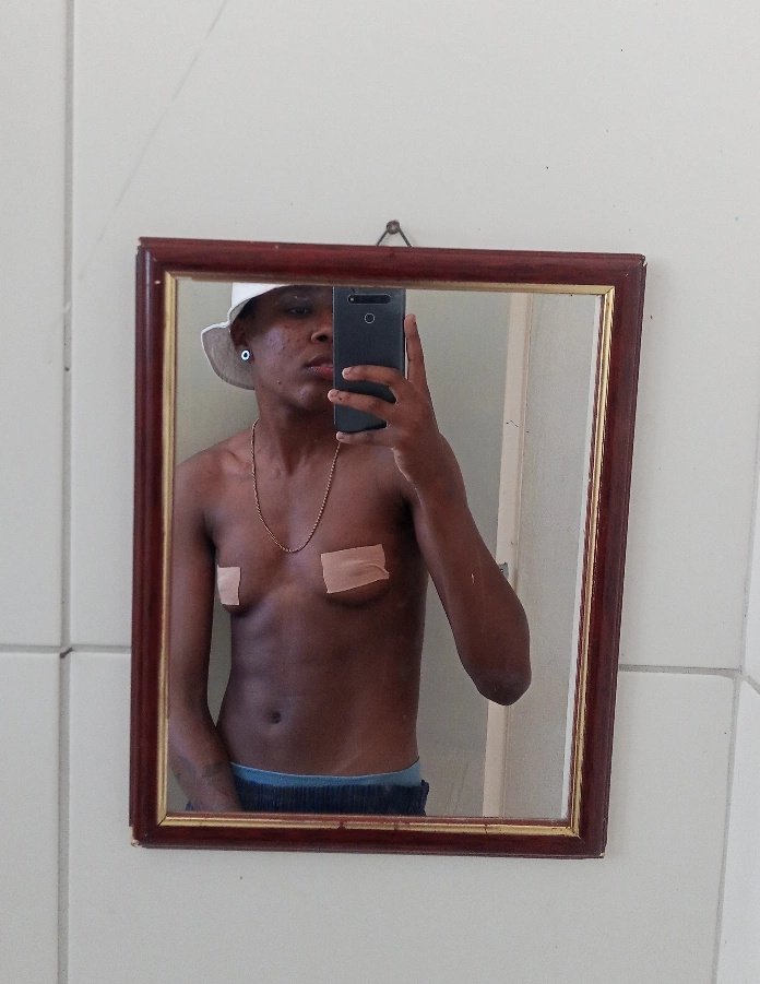 ayanzion's tweet photo. as vezes eu me sinto um mini gostoso https://t.co/QMMwJpnu4P