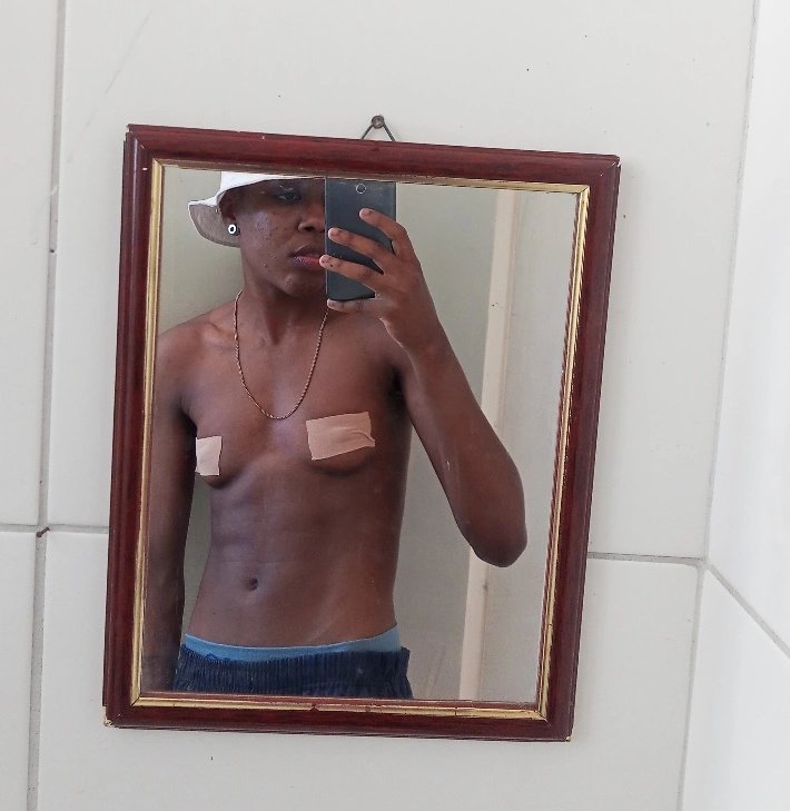 ayanzion's tweet photo. as vezes eu me sinto um mini gostoso https://t.co/QMMwJpnu4P