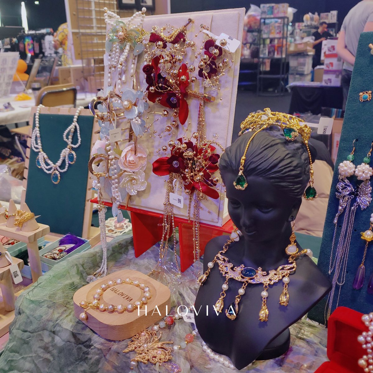 halovivauk's tweet photo. Come and join Haloviva for a delightful exhibition at Evolution London in Battersea Park on the 29th and 30th of April! 🎇🍀 #ComicCon #Neto #MCIARS #RedRoses #Yuki #haloviva #big45 #Guardian #sundayvibes #hendo #nunes #BankHolidayWeekend #timber https://t.co/MZ6eEjbcW3