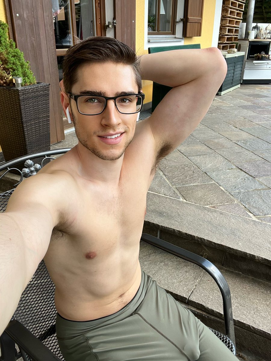 Jonasem2020's tweet photo. RT if you would undress my pants 👖 

https://t.co/QfYsB4QogL https://t.co/HPgMgruHqm
